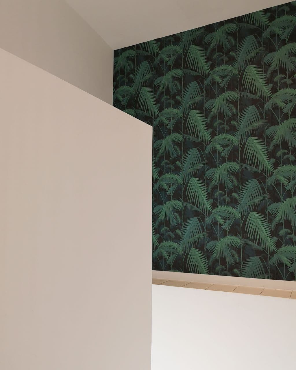 renovation maison marseille tapisserie jungle entree.jpg