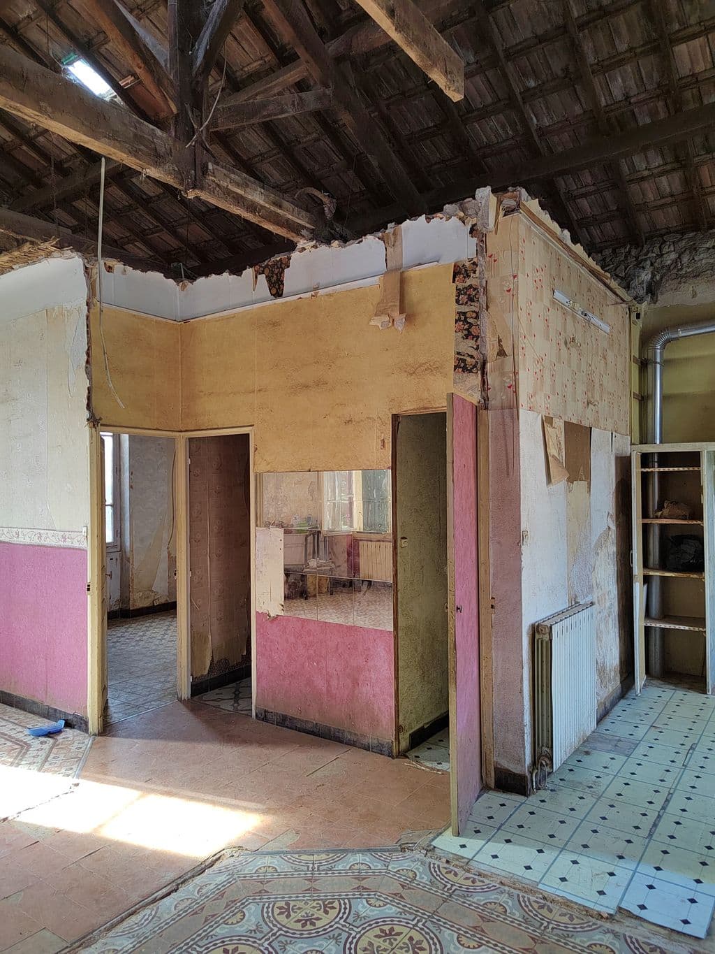 demolition du plafond pour recuperer la hauteur sous comble.jpg