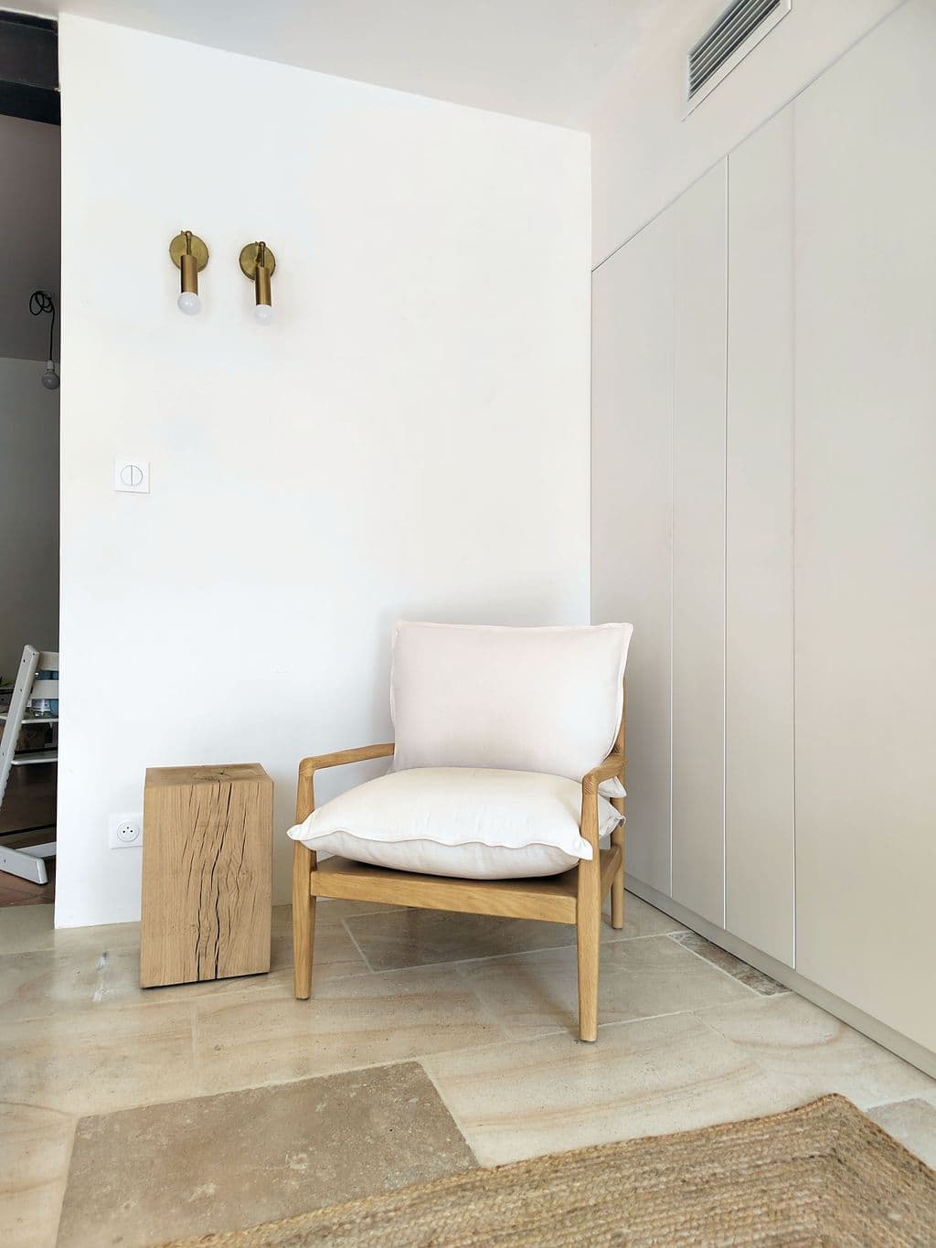 extension cuisine a eoures marseille entree avec placards et fauteuil dilma.jpg