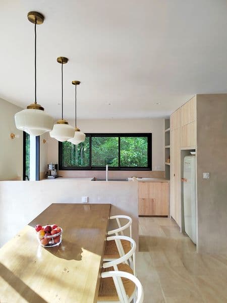 Conception d’une extension, aménagée en cuisine dans la campagne d'Eoures à Marseille.