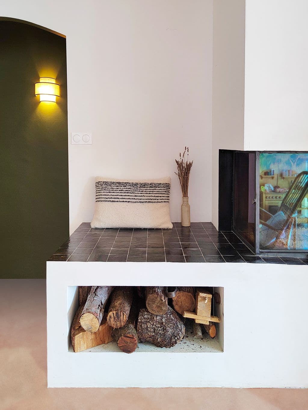 projet architecture interieure eoures insert avec niche pour stere de bois.jpg