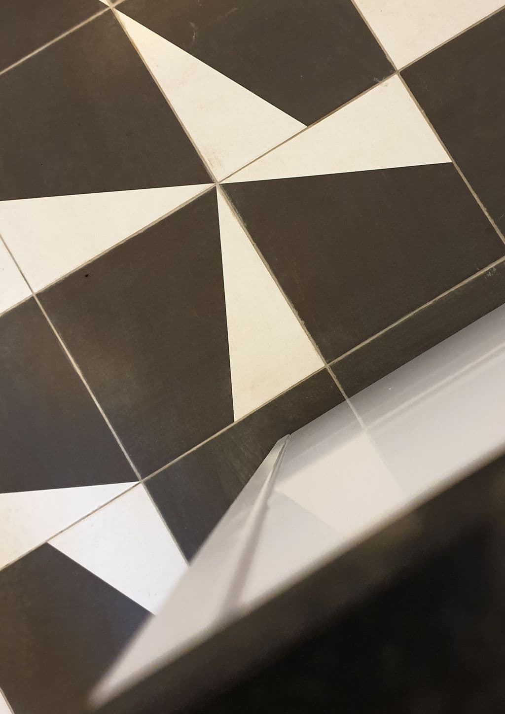 renovation cuisine endoume marseille carrelage puzzle noir et blanc de chez mutina.jpg