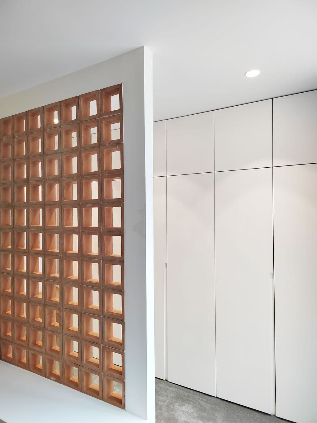 renovation maison lascours filtre en terre cuite et placard sur mesure.jpg