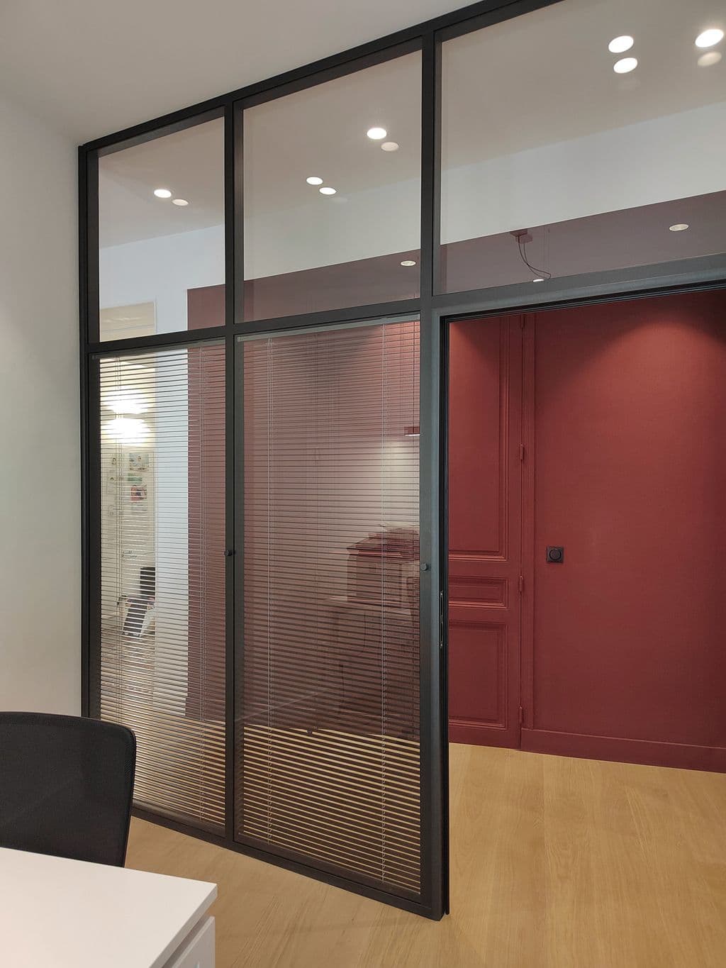 renovation rue paradis bureau vitre avec stores integres.jpg
