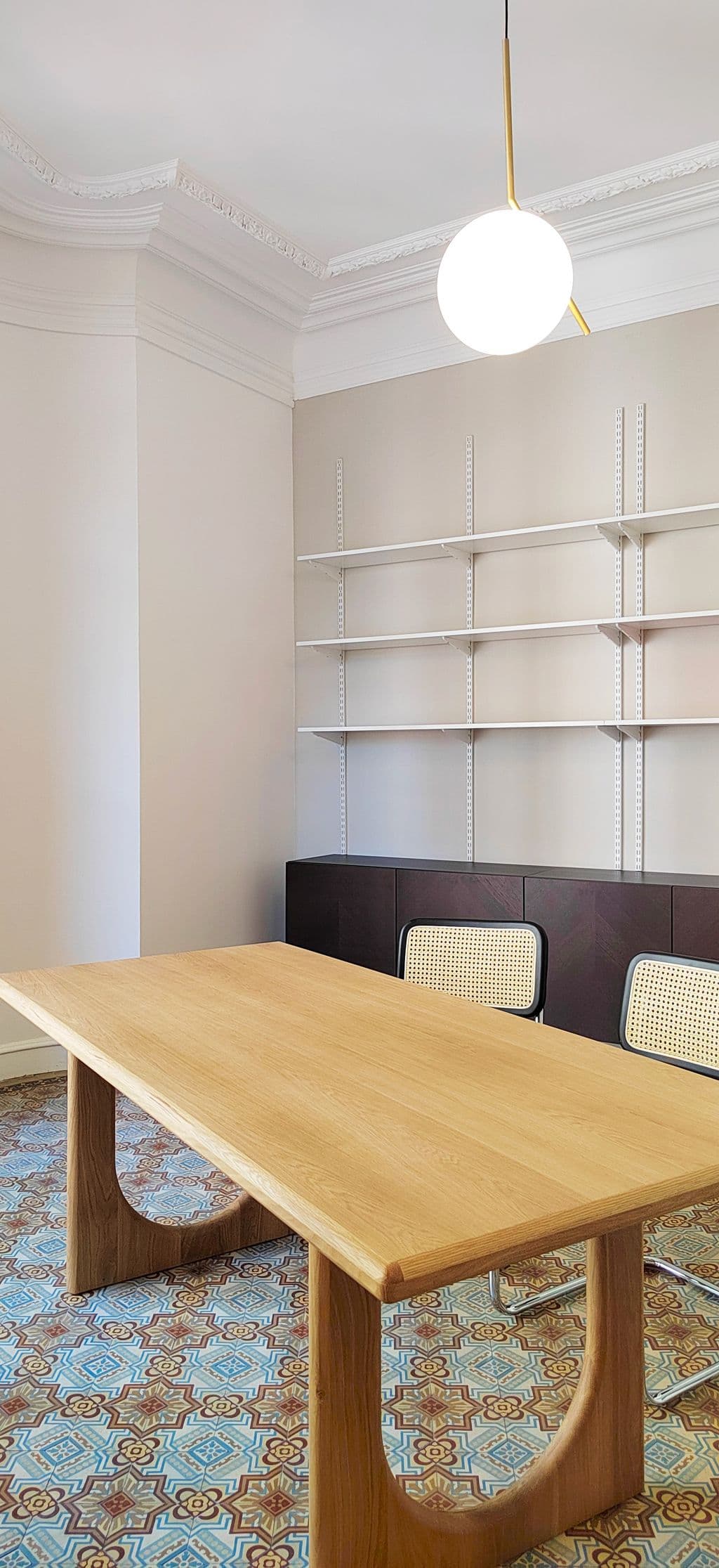 renovation rue paradis table en chene et bibliotheque sur mesure.jpg