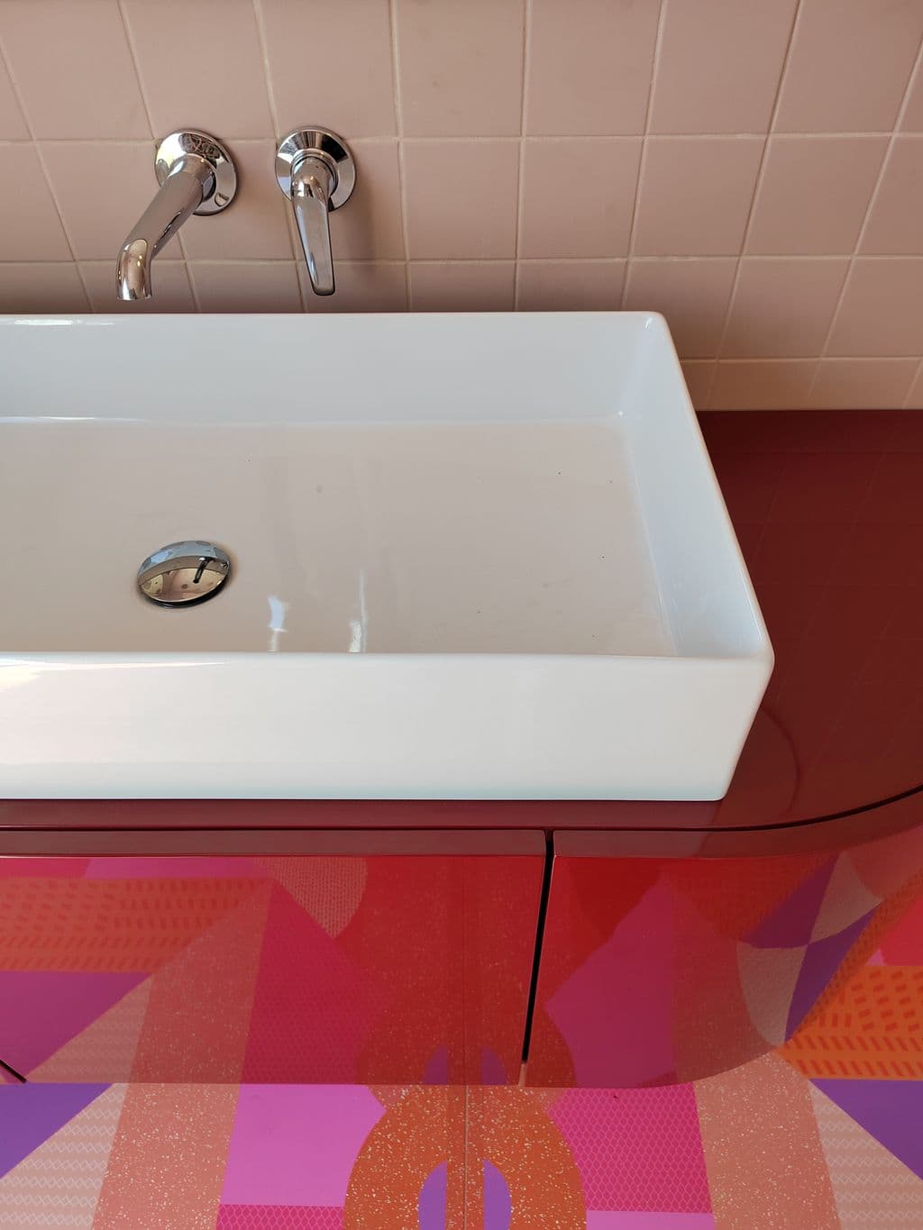 renovation suite parentale meuble vasque et carrelage avec joints graphiques.jpg