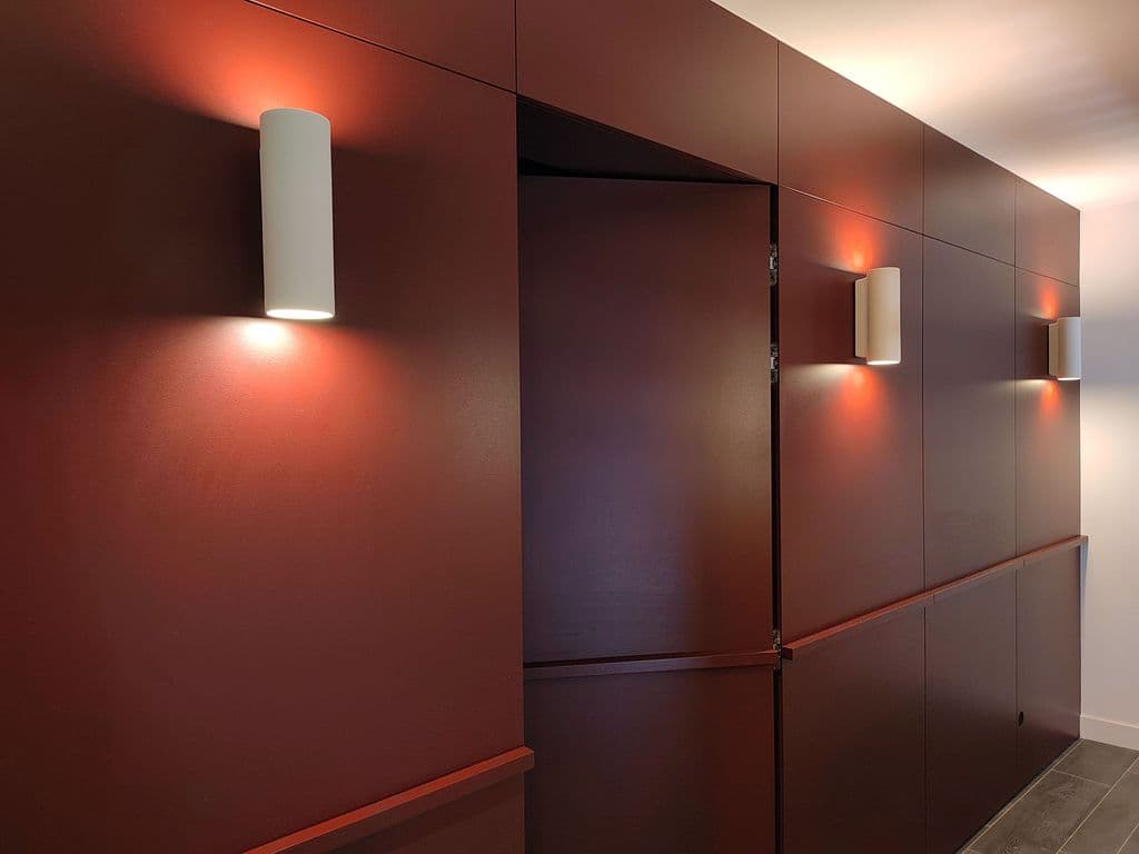 renovation suite parentale placage bois avec porte derobee pour acceder au dressing.jpg